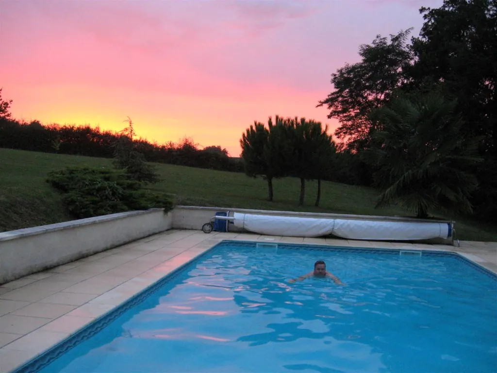 Le manoir du cedre sunset swim